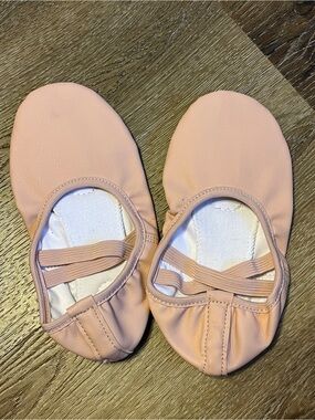 NEW Kids Pink Ballet Slippers with Elastic Strap, size 2 ML